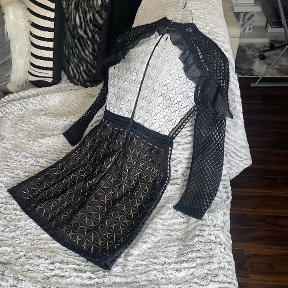 New Self-Portrait Geometric Monochrome Mini Dress in Black/White - Picture 11 of 13